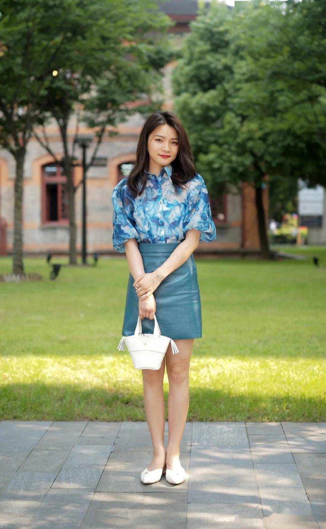 【滚叔街拍】一下雨,世界就好像变成了清凉的蓝色