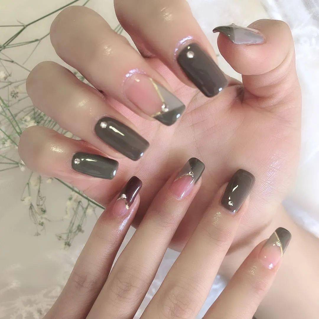 试试v法式美甲吧!