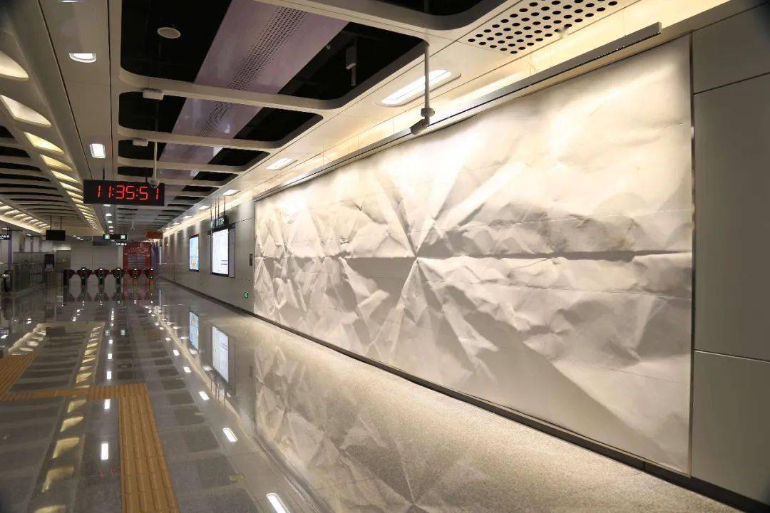 妈湾站《蓝图》,王海同前湾公园站《海之光》,谢文蒂前湾站大三角区域