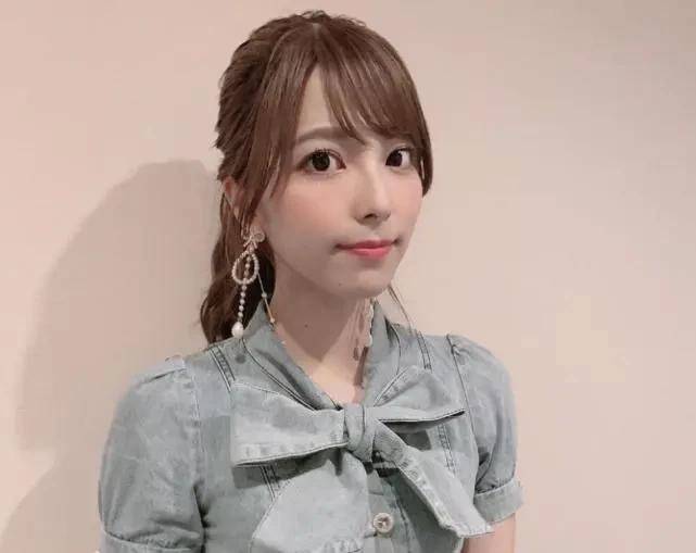 女演员宣布加入斗鱼,结果还没有直播就被封号了,这位演员就是上原亚衣