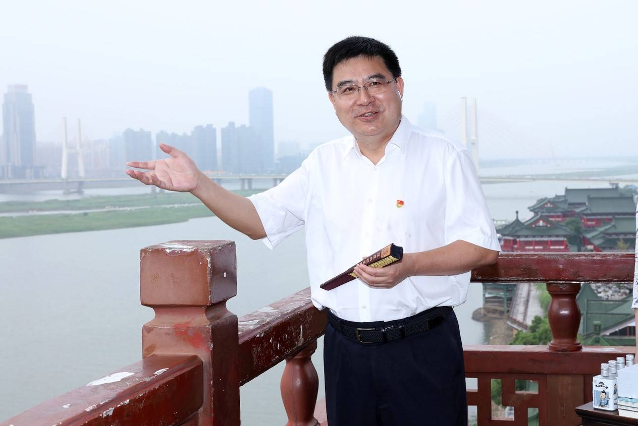 南昌市偕拼多多旅游大联播掀高潮 副市长直播推介"云游英雄城"