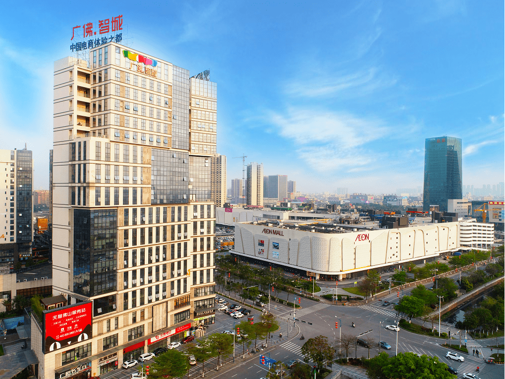 顾耀辉就提议,可以通过艺术中心建设,推进广佛智城到千灯湖的无缝衔接