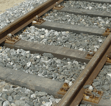 碴轨道61是在坚实基底上直接浇筑混凝土以取代传统道碴层的轨下基础