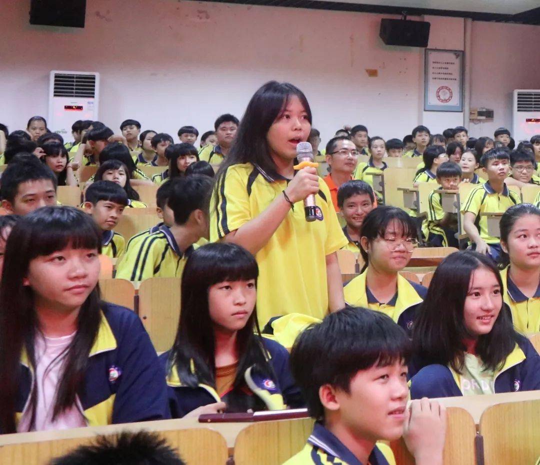 长坡中学邀请市检察干警讲授珍爱生命远离毒品主题法治教育课