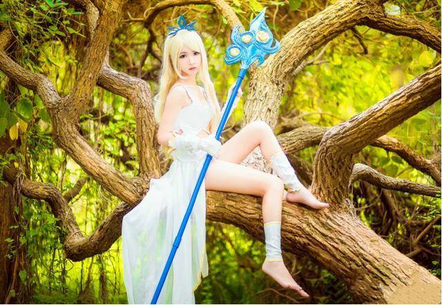 胖澡酱就带各位小伙伴看看coser@鳗鱼霏儿还原的风暴之怒吧.