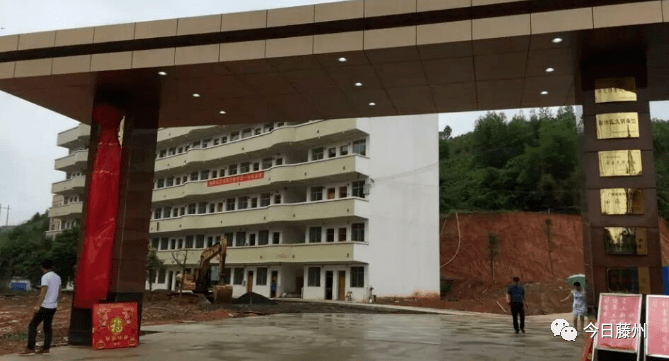 藤县一中新校区(富吉校区)藤县第六中学位于藤县教育集中区内, 2019年