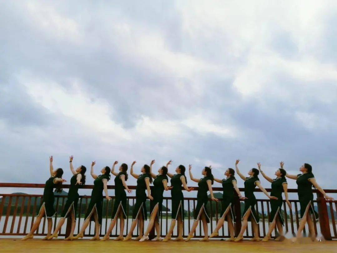 普定街头这群旗袍美女集体亮相惊艳所有人