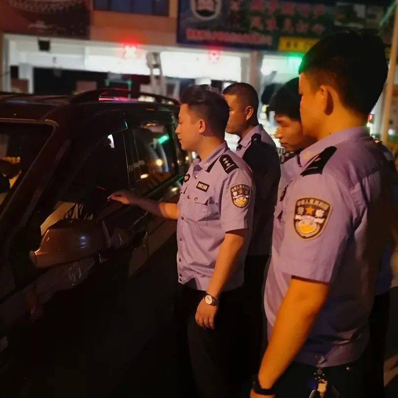 昨晚,邵阳公安万警出动,抓获多人.