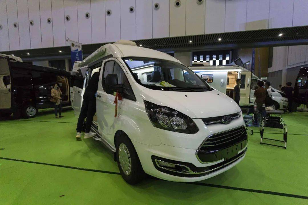 展会直击 | 江铃2020新款小野牛:多种内饰布局提供模块化定制_手机