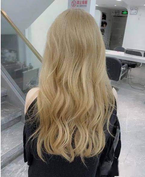 浅亚麻色公式和配方解析简单的方法染一个时尚的颜色