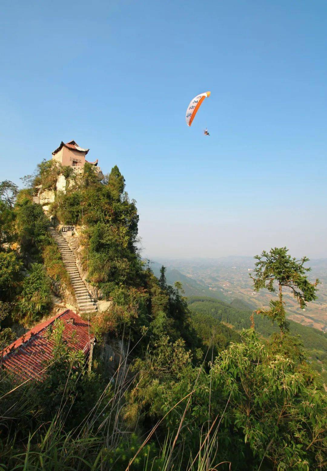 市森林公园云雾坪平均海拔600米以上森林覆盖率超过80%景区峰青岭翠