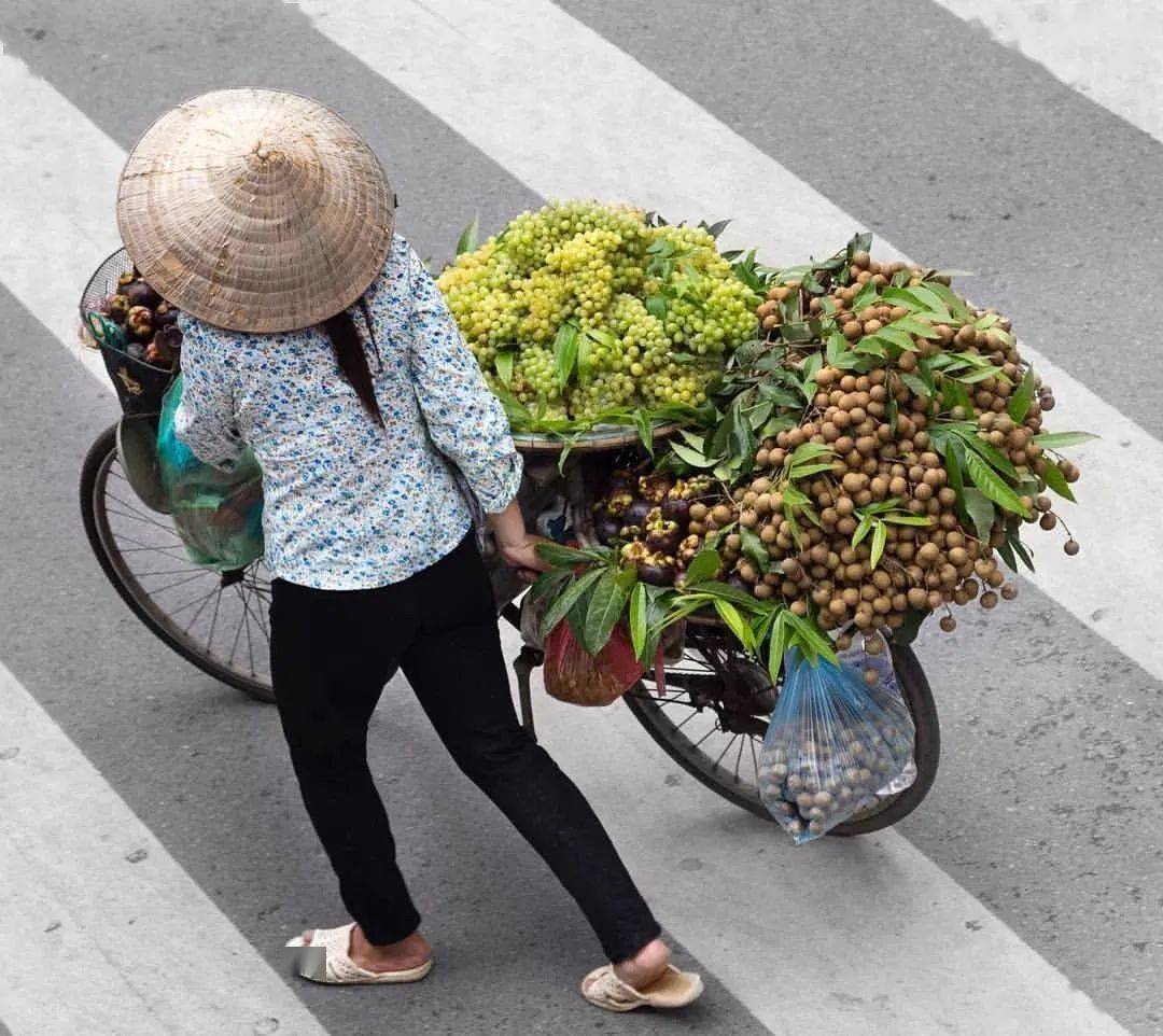 移動的商販:地攤經濟下的城市審美與城市邊角商事