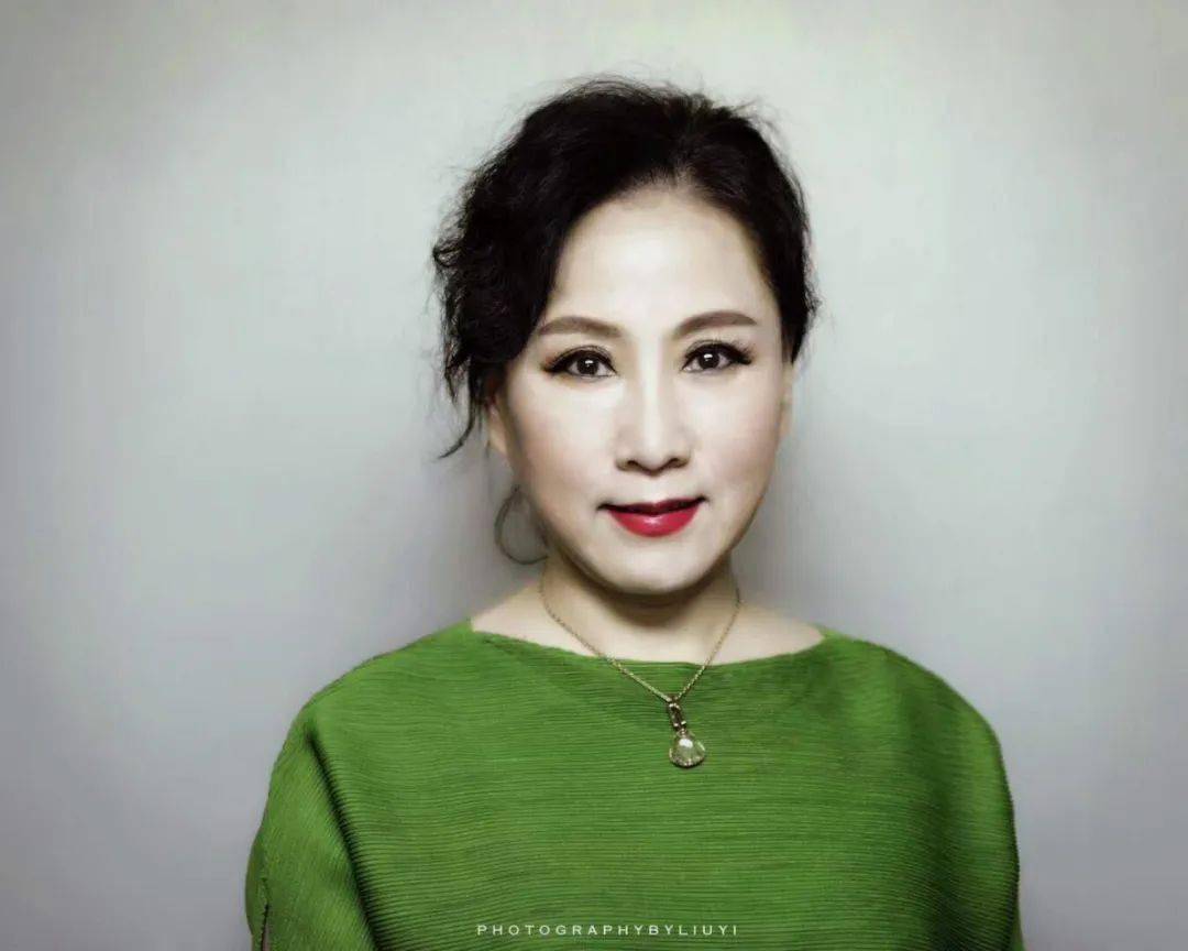 晔刘红雁田辉陈亭主持人现场乐队阵容:司鼓:刘可晨/崔立军/周光喜板胡