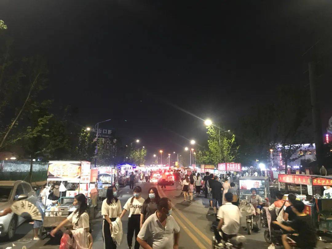实拍濮阳地摊经济火了一夜之间竟涌现大批摆摊大军