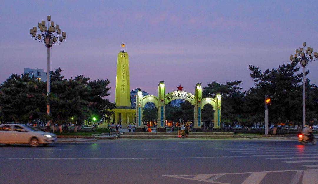 执时代巨笔绘如画四平英雄城四战四平