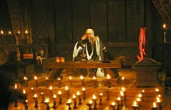 泸水遇冤魂祭江,八阵图,五丈原七星灯续命等等,这么多的奇门遁甲法术