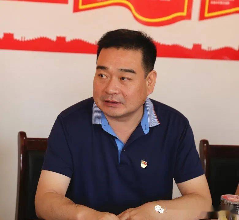 县领导樊中青郭涛魏志凌以普通党员身份参加县委办党支部走贫访贫主题