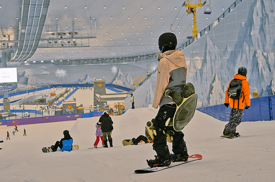 视频:第一次滑雪的 商妹儿, 怒摔一跤