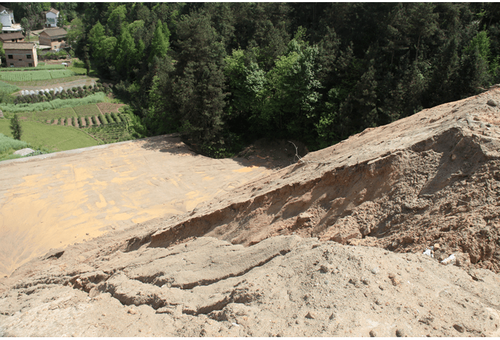 论文精选降雨和平台汇流对工程堆积体坡面的侵蚀