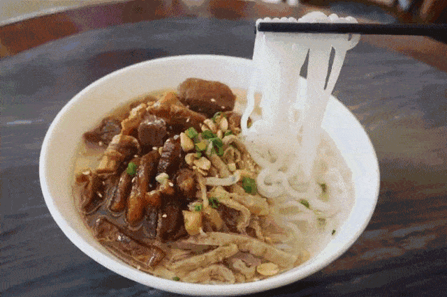 的这家店绝对值得拥有名字 这里有着老西关传统的味道 稻米磨成的濑粉