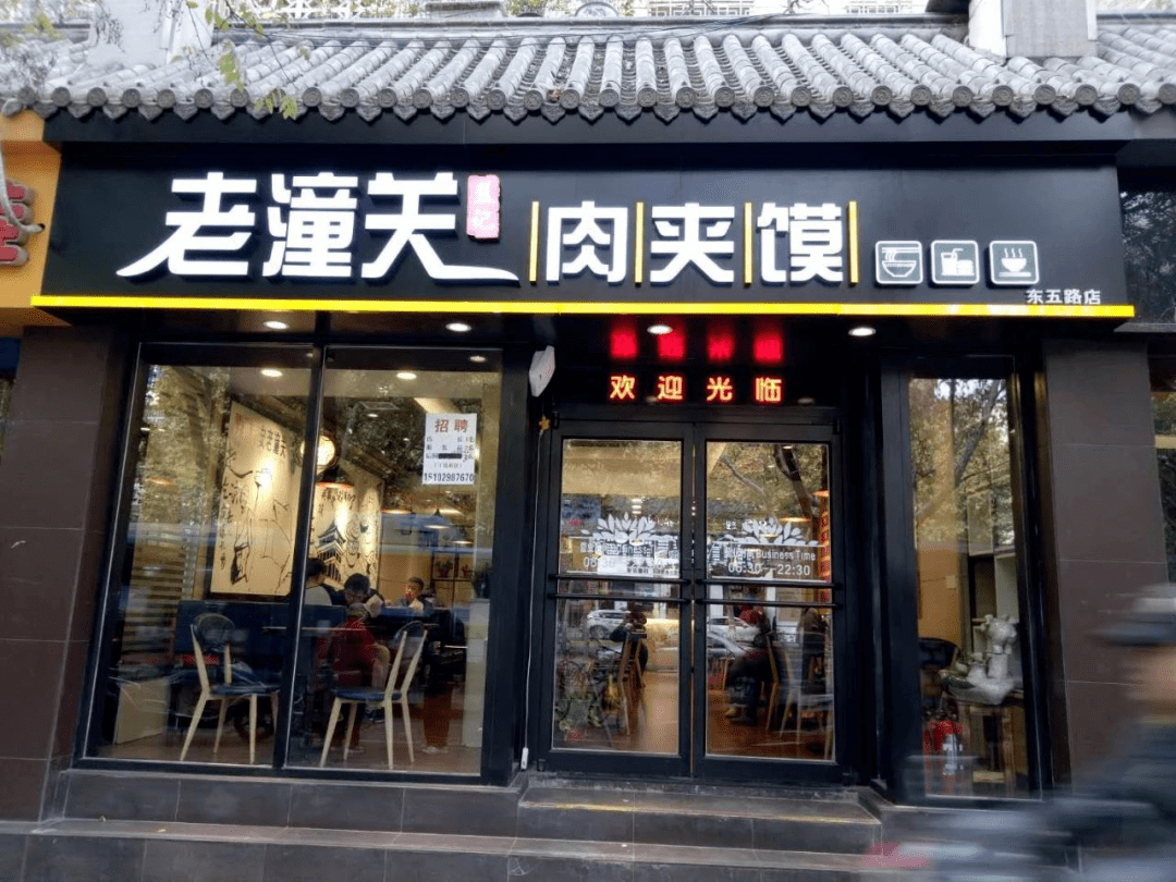 西安黑白店招引热议餐饮门头不考虑这些迟早换老板