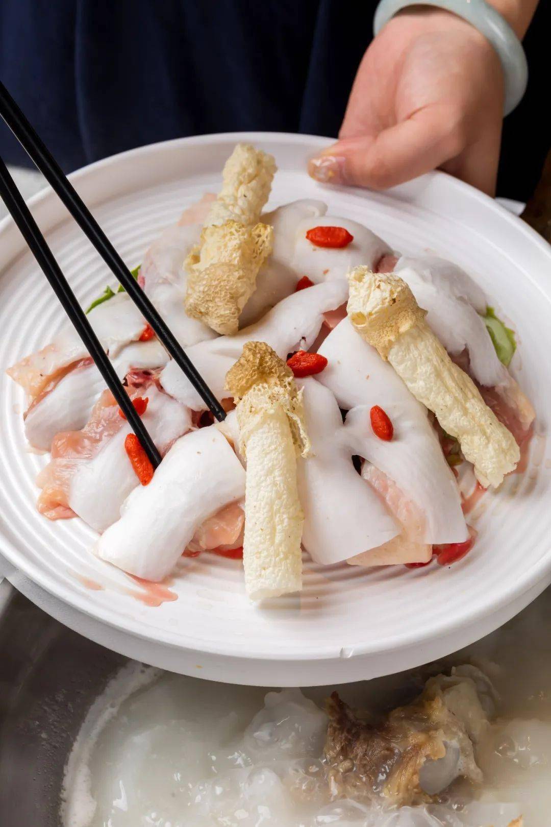 「骨汤竹荪椰子鸡」,一口就勾魂!