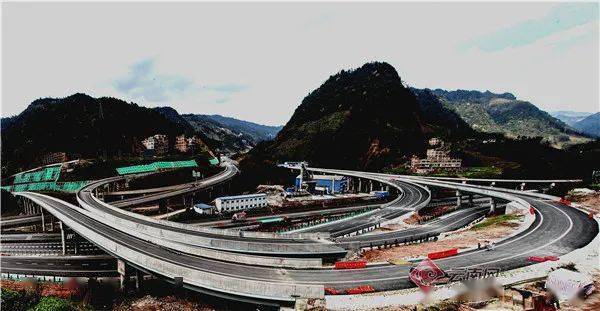 作为昭通"十三五"开局之年开工建设的第一条高速公路,串佛高速的顺利