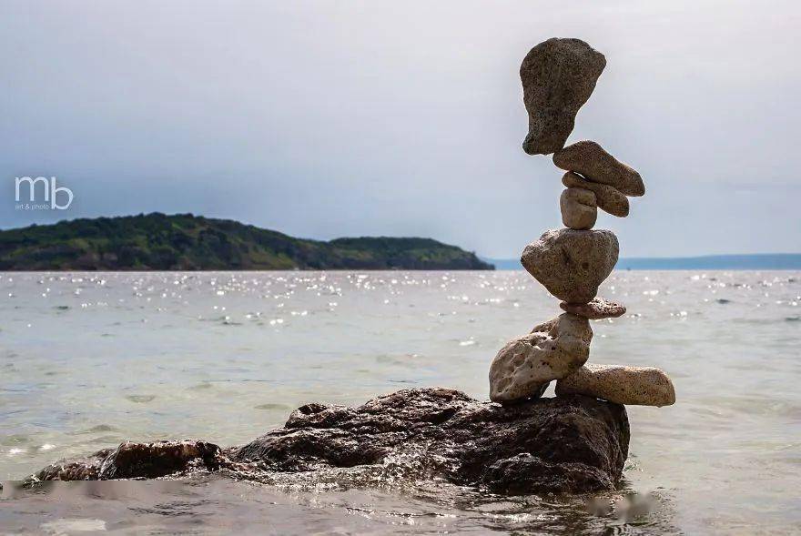 石头平衡艺术的原理图片