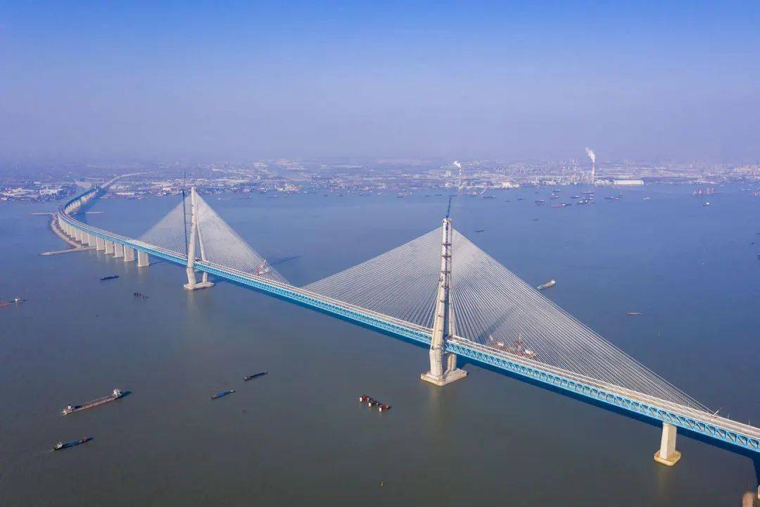 车程将缩短半小时开通后正 式 通 车沪苏通长江公铁大桥暨沪苏通铁路