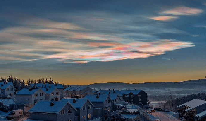 地理投稿七彩祥云之珠母云