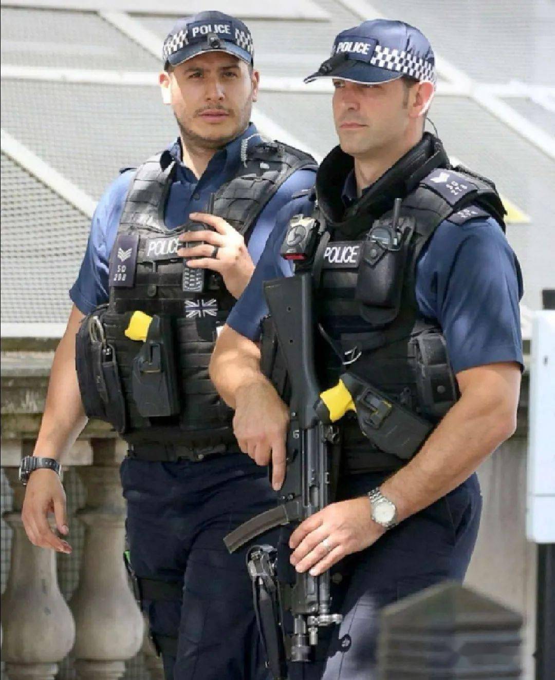 英国警察衬衫图片