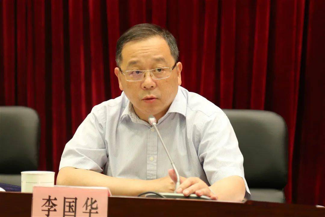 最后,浦东新区副区长,区语委主任李国华就浦东新区迎接上海市语言文字