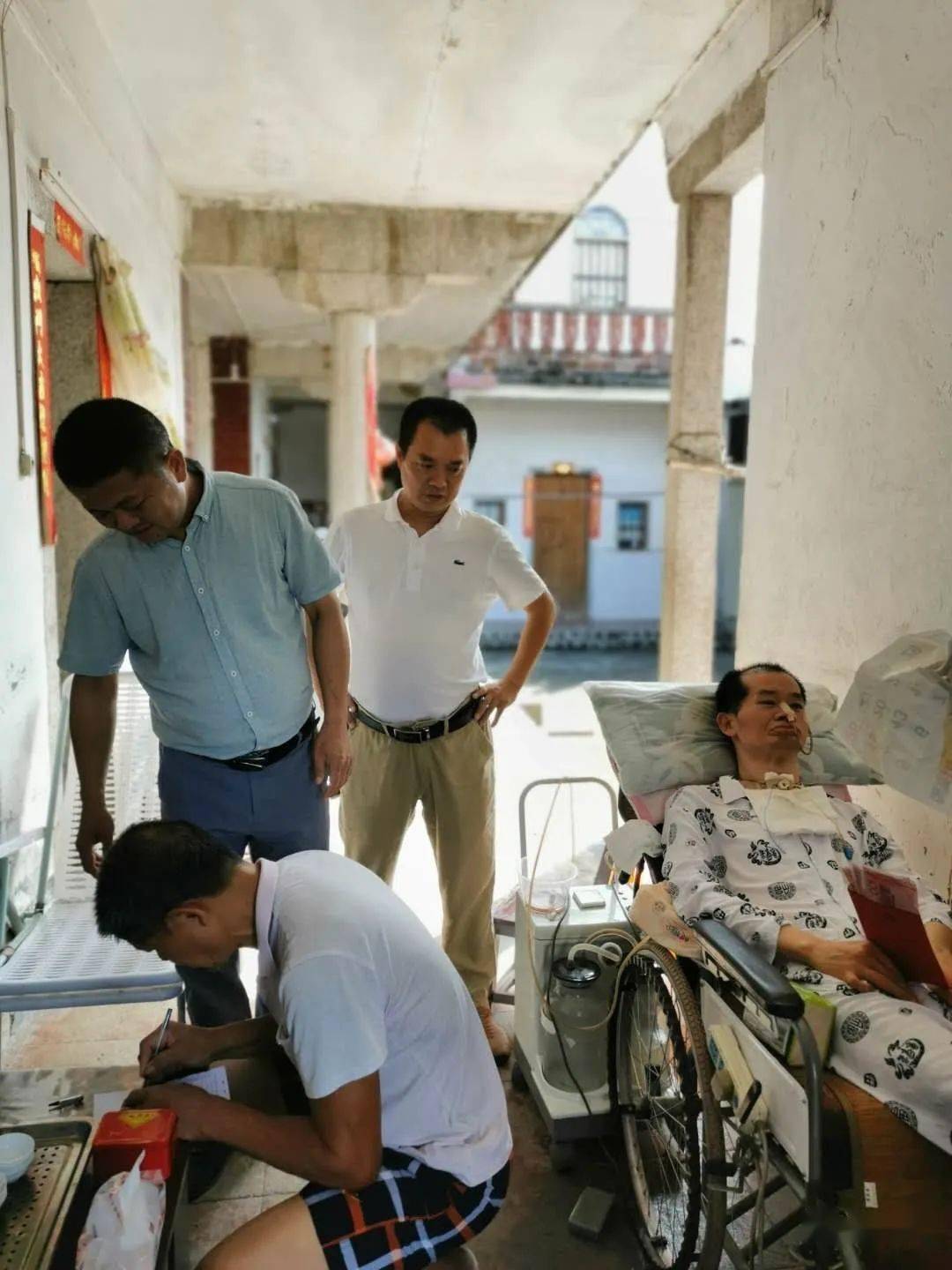 【新时代文明实践】副县长吴志朴到湖头镇走访慰问贫