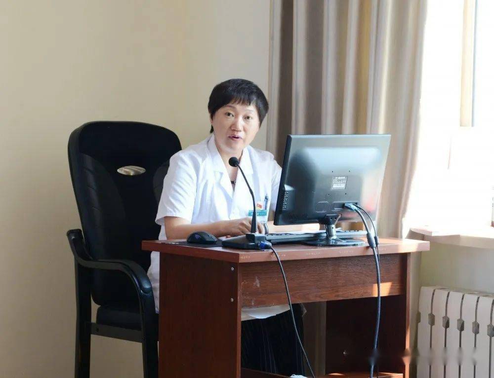 党支部书记钟湘新以《发挥基层组织引领作用,坚决打赢防疫阻击战》