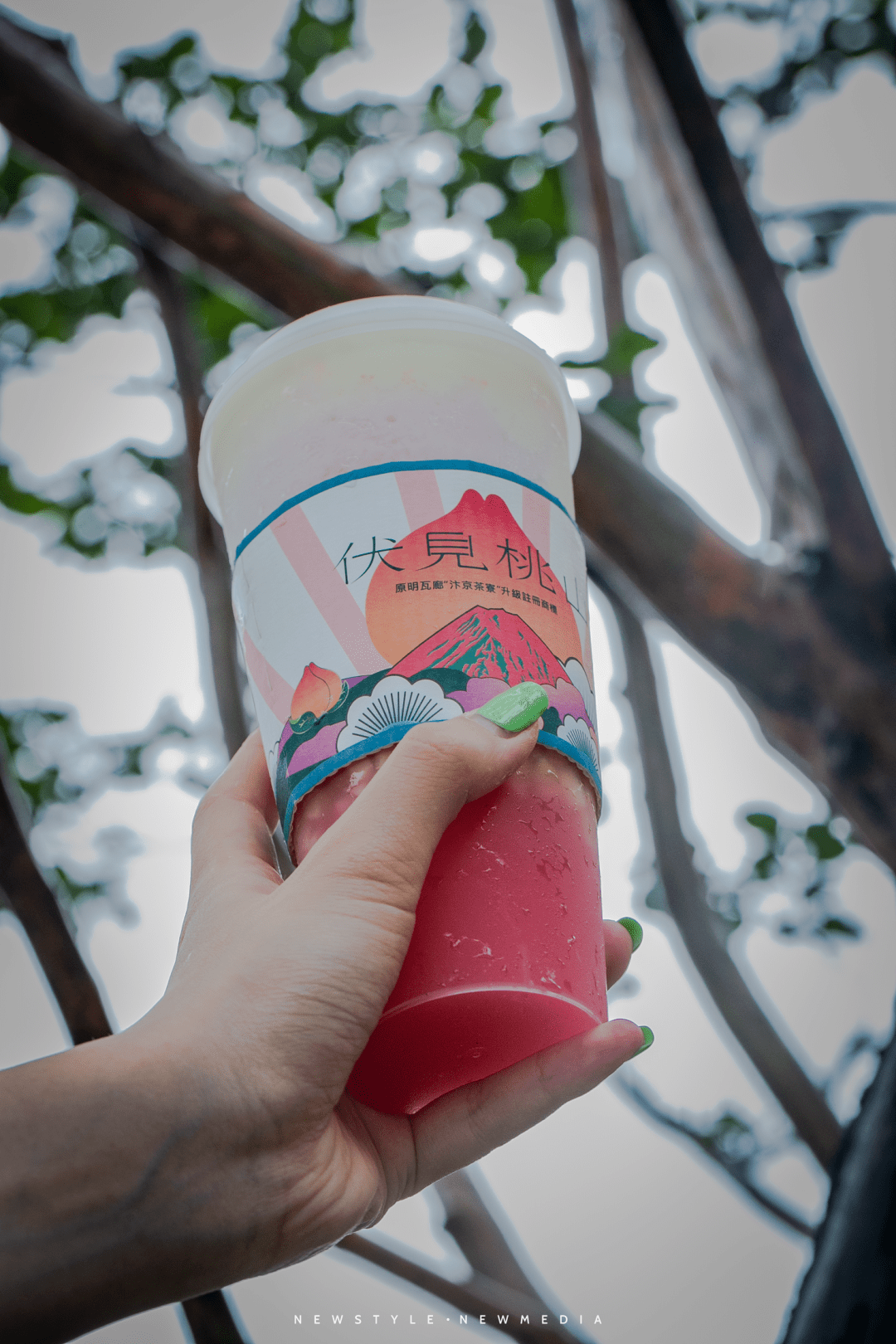 这个高颜值网红奶茶再开新店第二杯半价