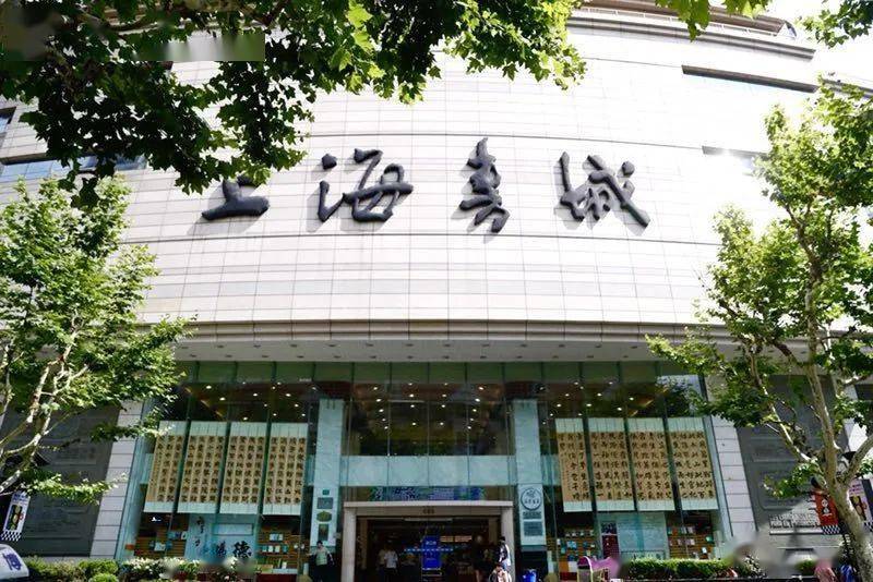 福州路上百新书局重新开张周围书店扎堆人行道上都是莎士比亚诗歌上海