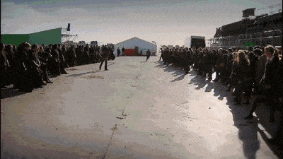 搞笑gif笑话虽然看起来还是很幸苦的但就是很搞笑