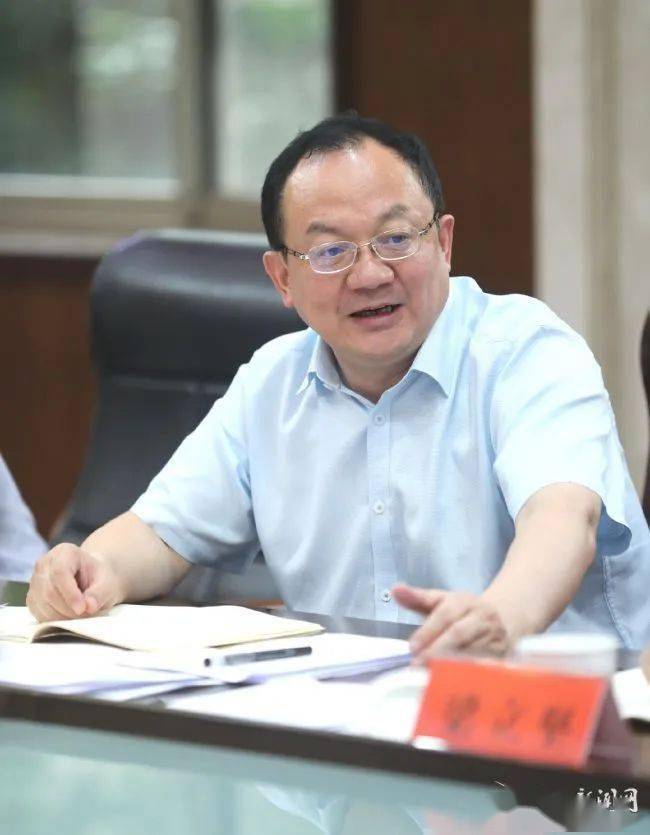 (7月1日下午,娄底市委副书记,市长杨懿文主持召开专题会议调度民生