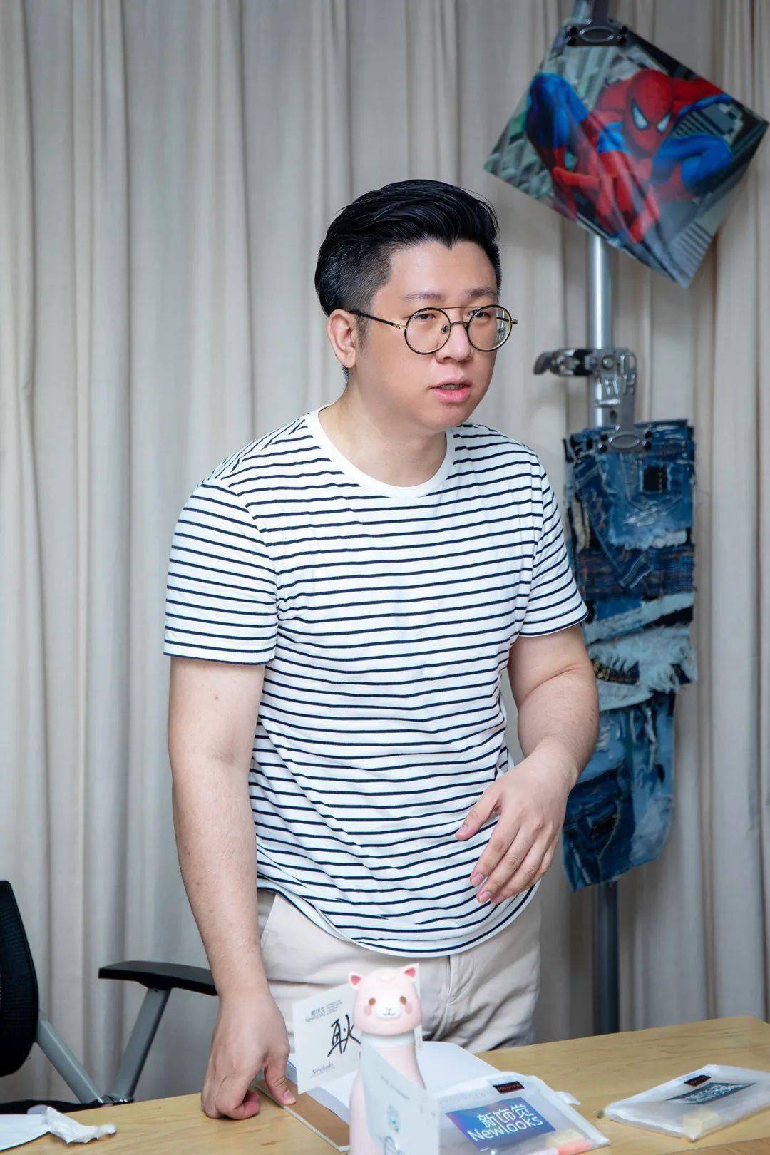 耿阳:之前经营一家男装定制品牌,因为疫情原因,就关掉了,想着趁着不忙