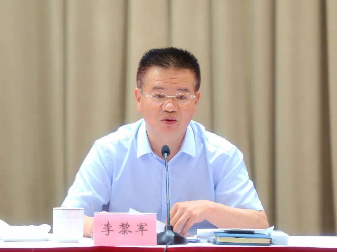 李黎军指出,梅陇镇是闵行区食品企业重镇,面临人口密