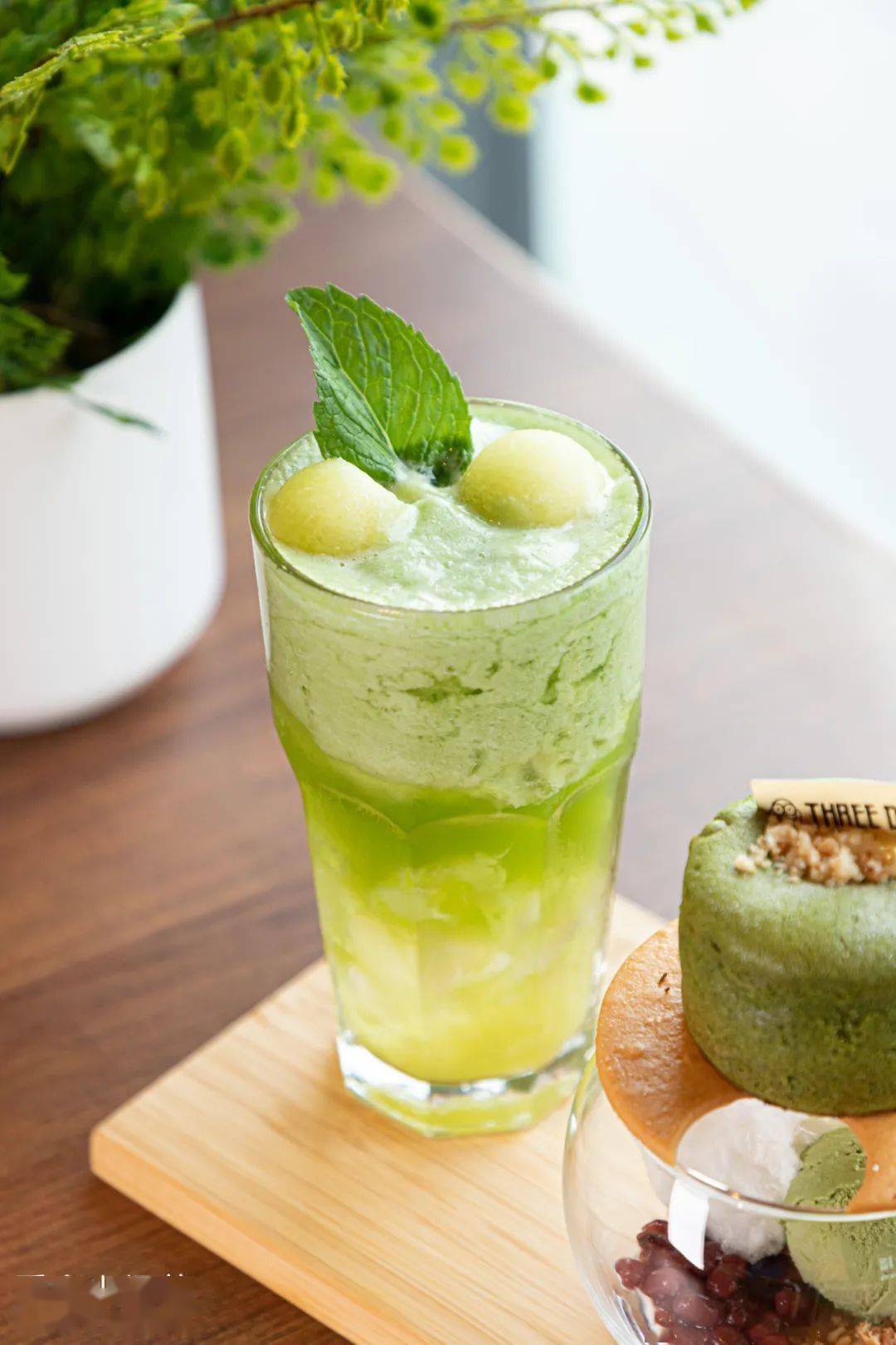 "静冈蜜瓜冰茶"是他们家的夏日人气单品,甜度很轻盈,用来搭配点心最好