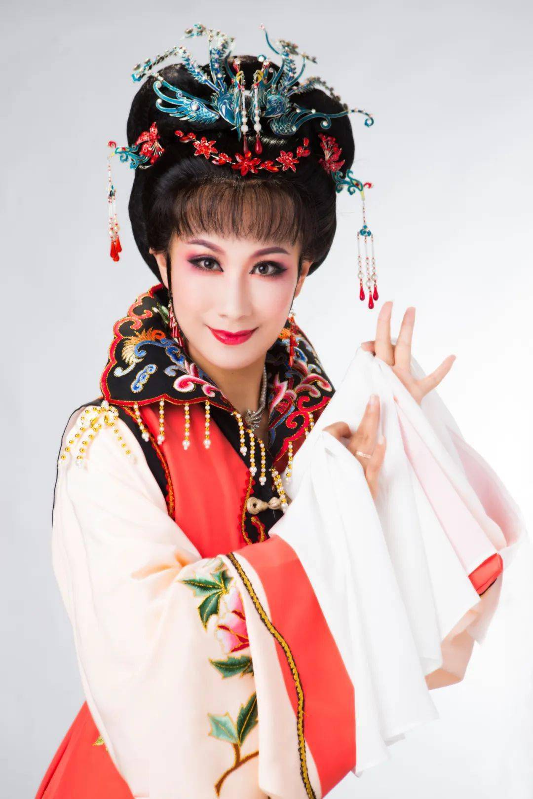 2020-07-087月8日(周三)晚8点由上海越剧院金派青衣,红楼团团长樊婷婷