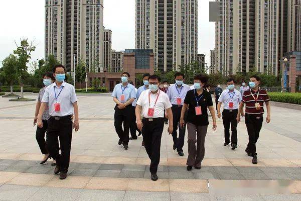巡视组通过听取我校考点主考夏大建校长的工作汇报
