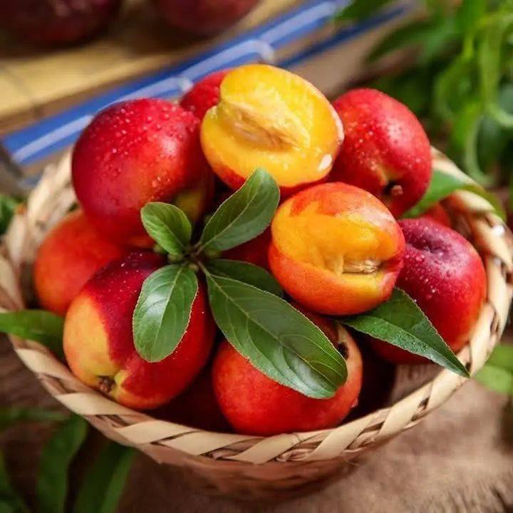 【文广优选】世业洲开心农场无公害水果: 油桃(6斤/箱)