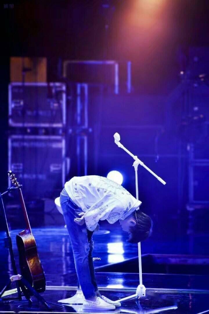 王俊凯90度鞠躬从未改变,粉丝的爱也不会改变