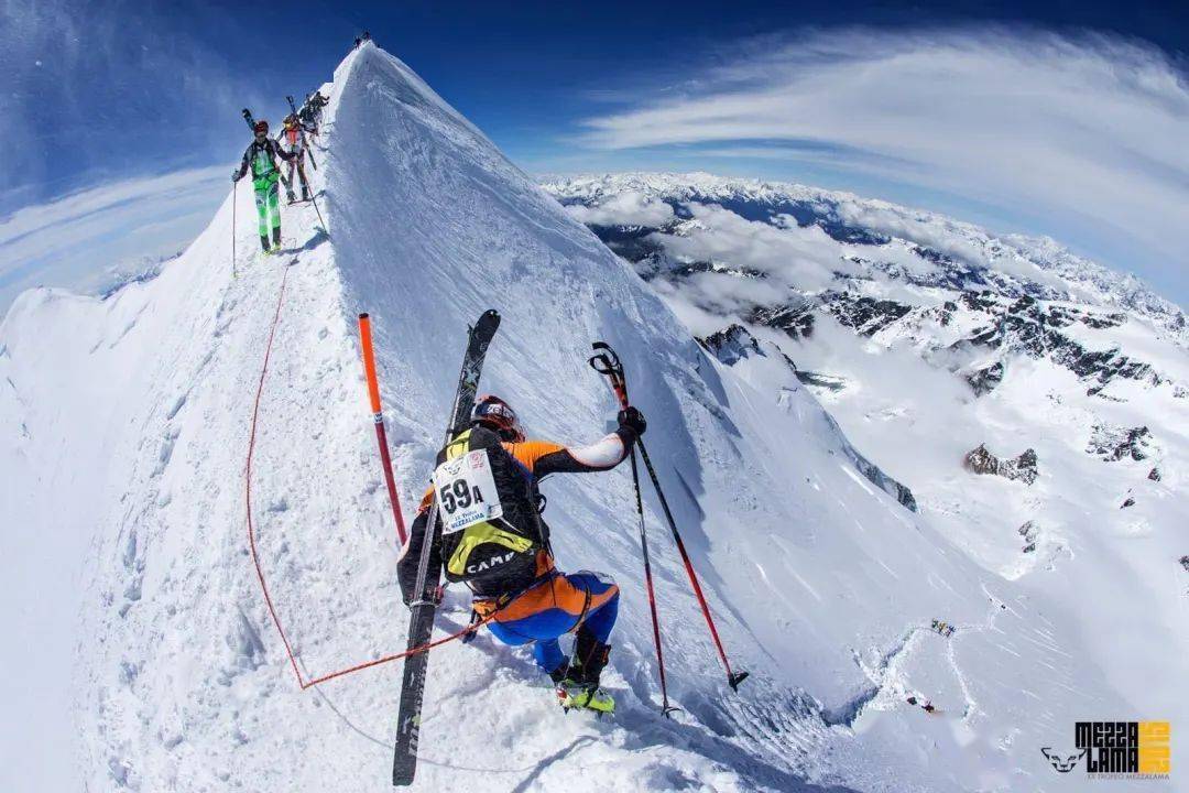 滑雪登山入奥图片