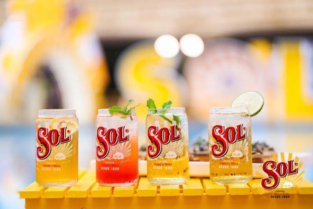 sol啤酒还推出加勒比海清晨,伞下日光浴,29度的夏天,sol莫吉托四款