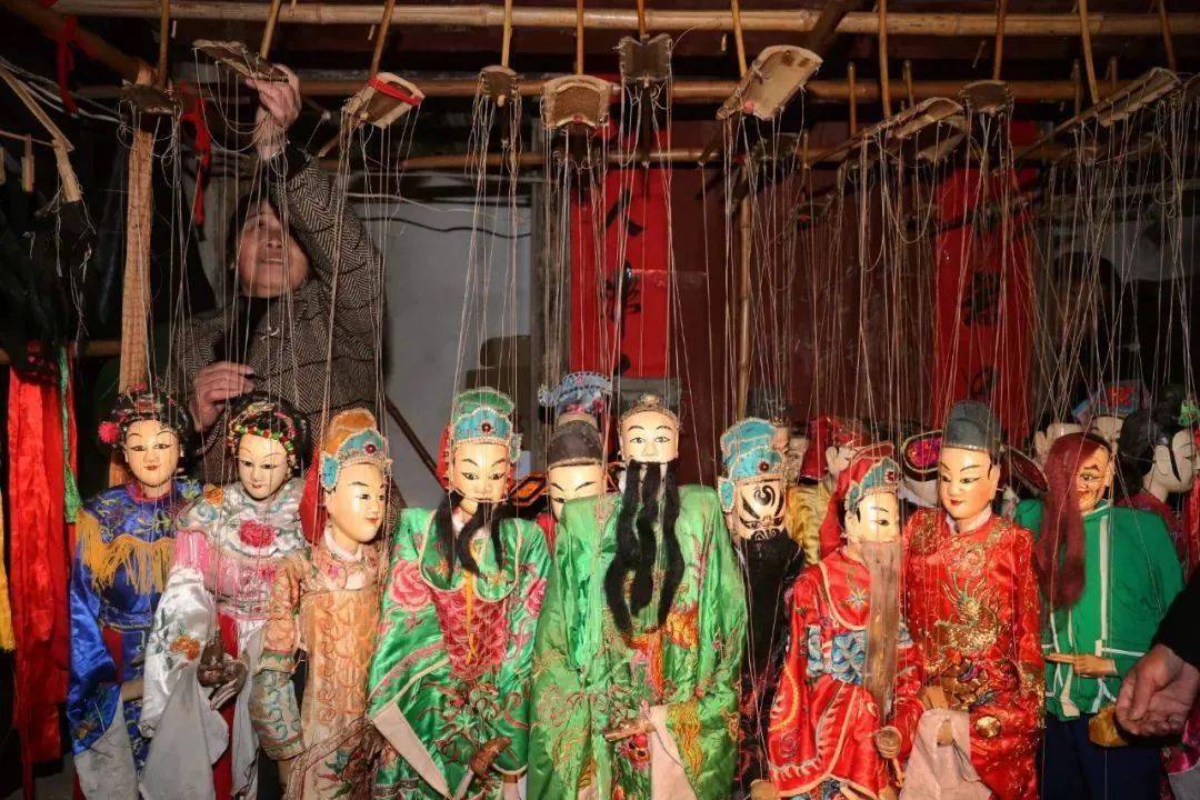 木偶戏等本土节目国家级非遗孟戏同时在广昌各景区展示舞动莲花神韵在