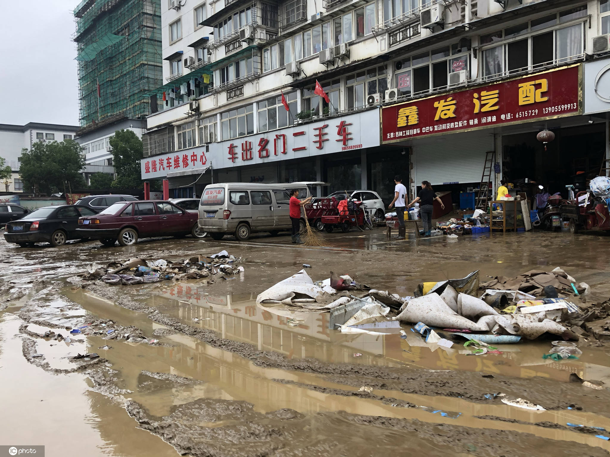 安徽歙县洪水退去02城区加快清淤