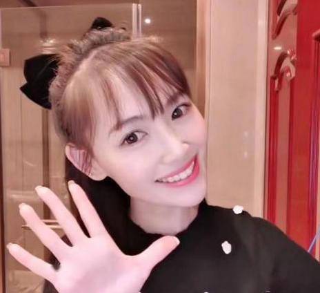 马蓉懒理王宝强再婚传闻,晒自拍颜值秒杀现任,粉嫩可爱似少女